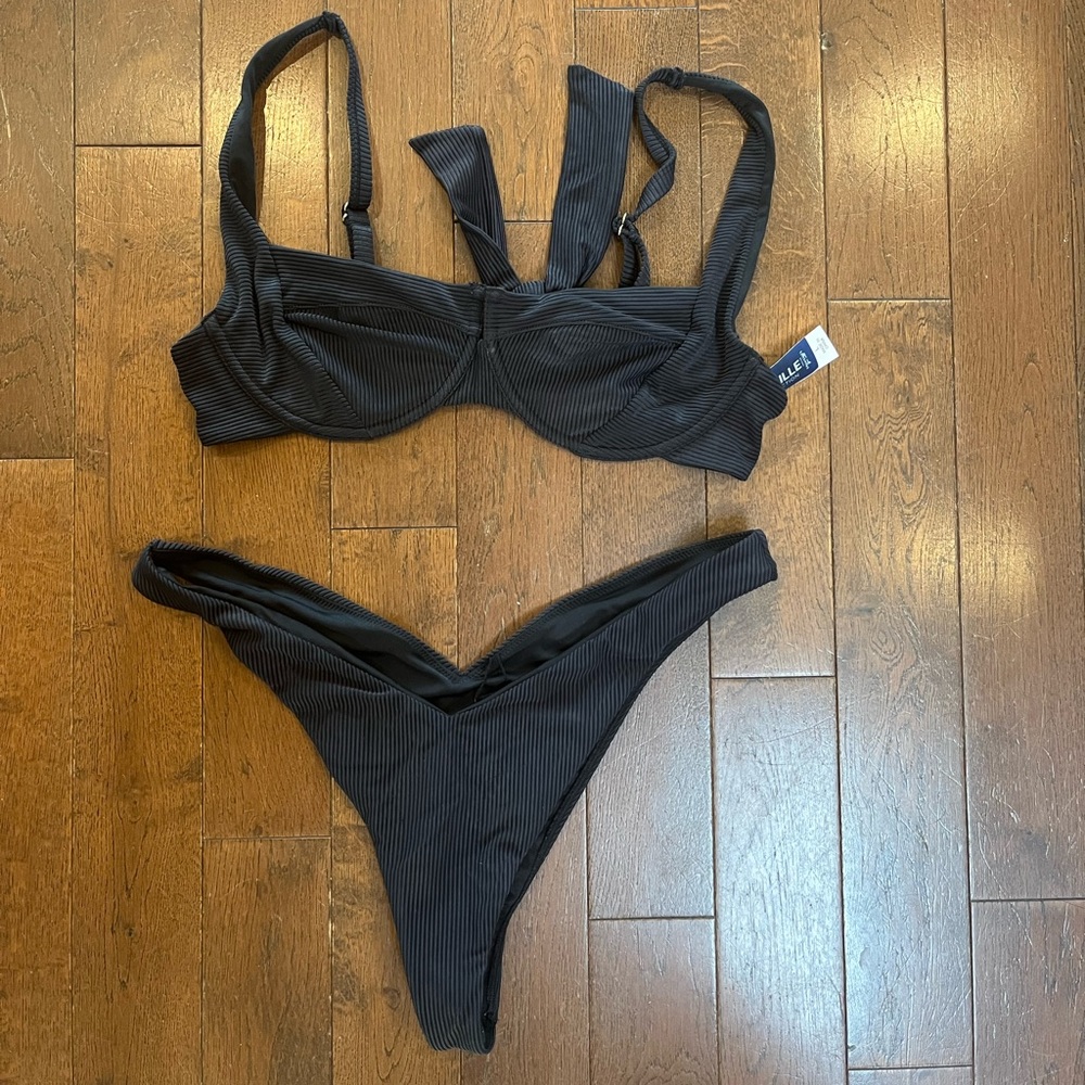 NWT Camille Kostek bikini